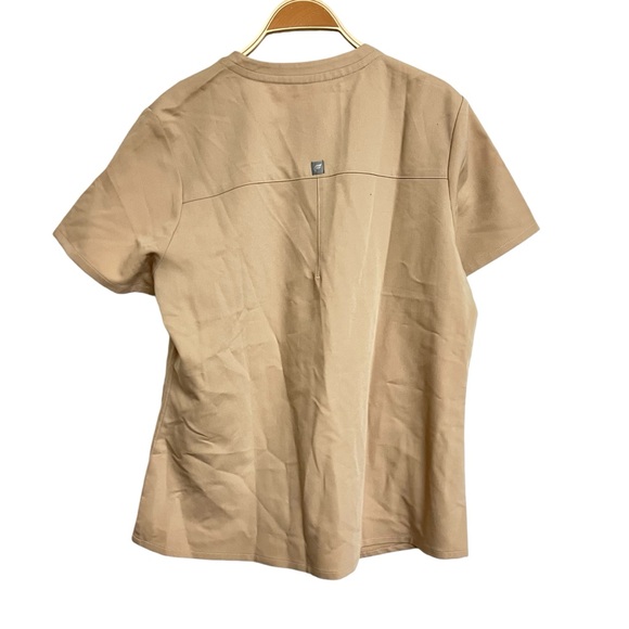 New Fabletics Method 2 Pocket Scrub Top Shirt In Chai - Picture 4 of 5